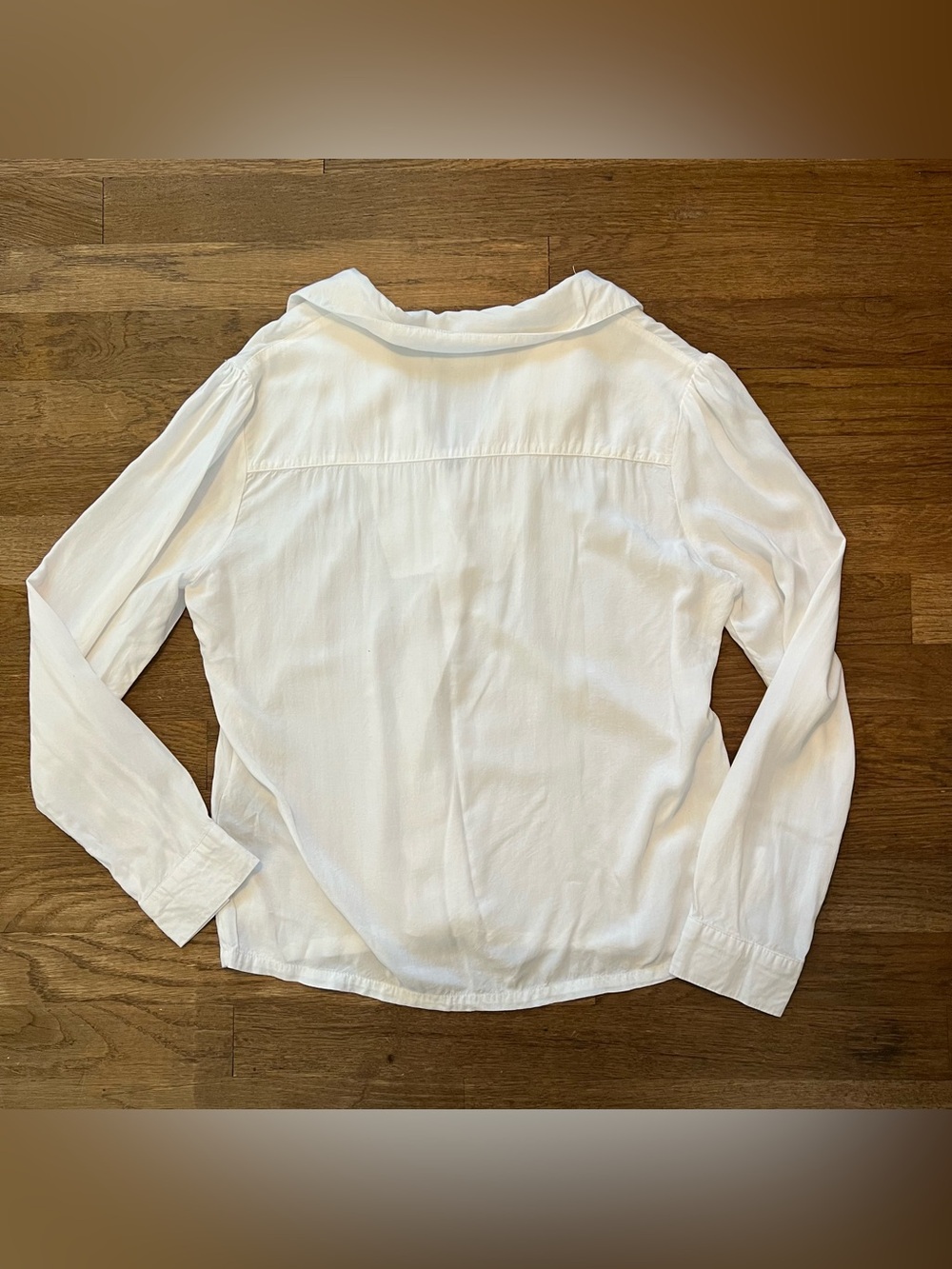 Tahari Long Sleeve Creamy White Lightweighg Boouse Shirt Top Flowy